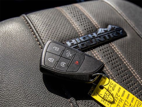 Used 2025 Chevrolet Silverado 2500 High Country w/ High Country Premium Package image 38