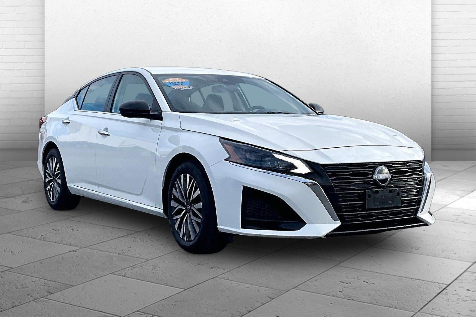 Used 2025 Nissan Altima 2.5 SV FWD image 1