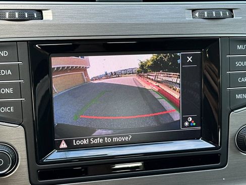 Used 2015 Volkswagen Golf TDI S FWD image 19