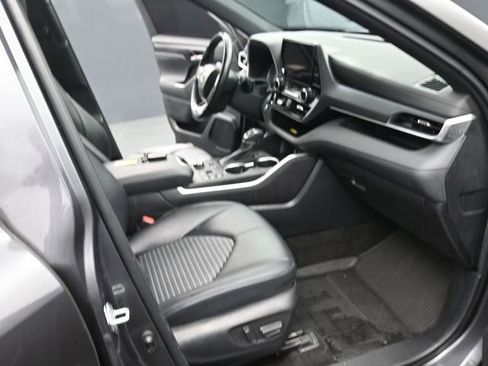 Used 2023 Toyota Highlander XSE image 23