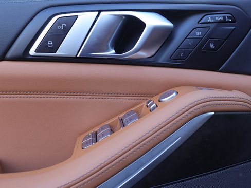 Used 2024 BMW X7 xDrive40i image 31