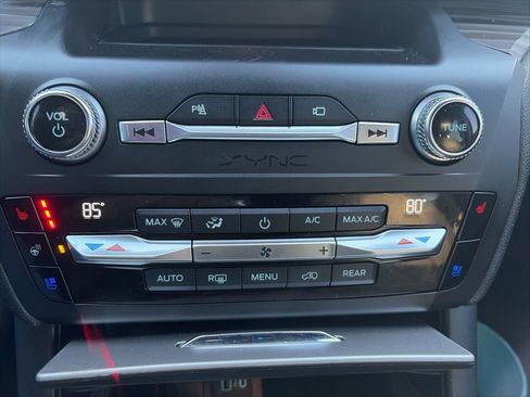 Used 2020 Ford Explorer Limited image 21