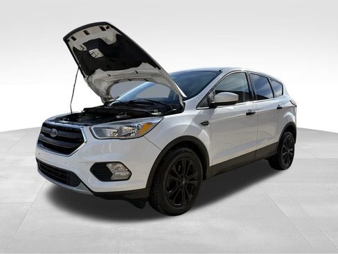 Used 2019 Ford Escape SE image 17