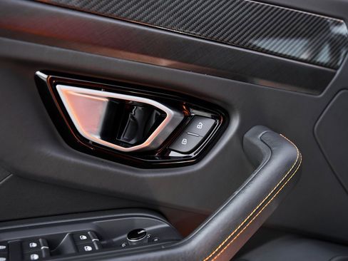 Used 2022 Lamborghini Urus image 33