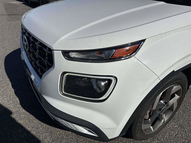 Used 2024 Hyundai Venue Limited FWD image 5
