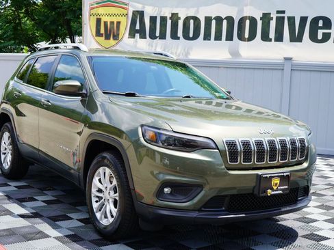 Used 2019 Jeep Cherokee Latitude w/ Popular Appearance Group AWD/4WD image 4
