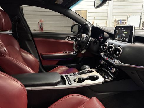 Used 2018 Kia Stinger GT2 image 27