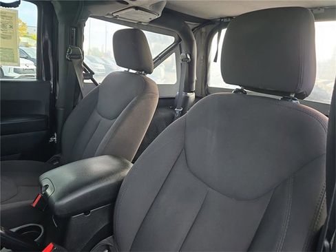 Used 2015 Jeep Wrangler Sport image 13