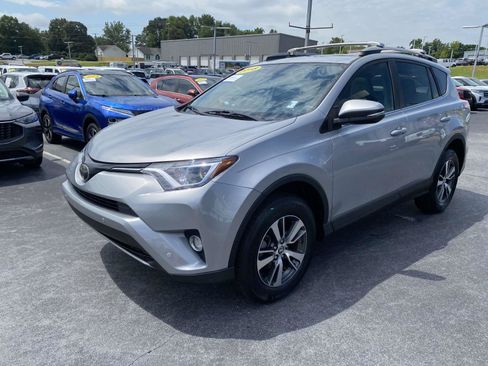 Used 2018 Toyota RAV4 XLE FWD image 3