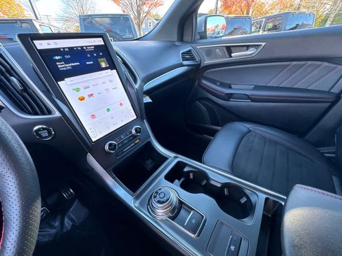 Used 2024 Ford Edge ST-Line w/ Class II Trailer Tow Package image 26