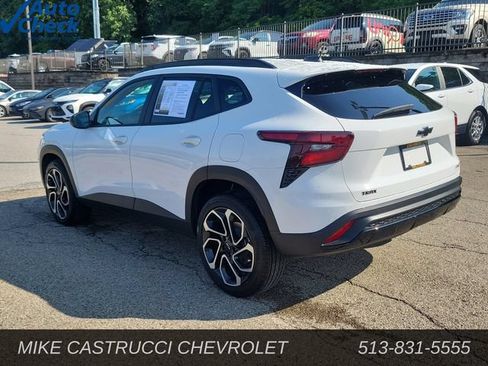 Used 2026 Chevrolet Trax RS FWD image 3
