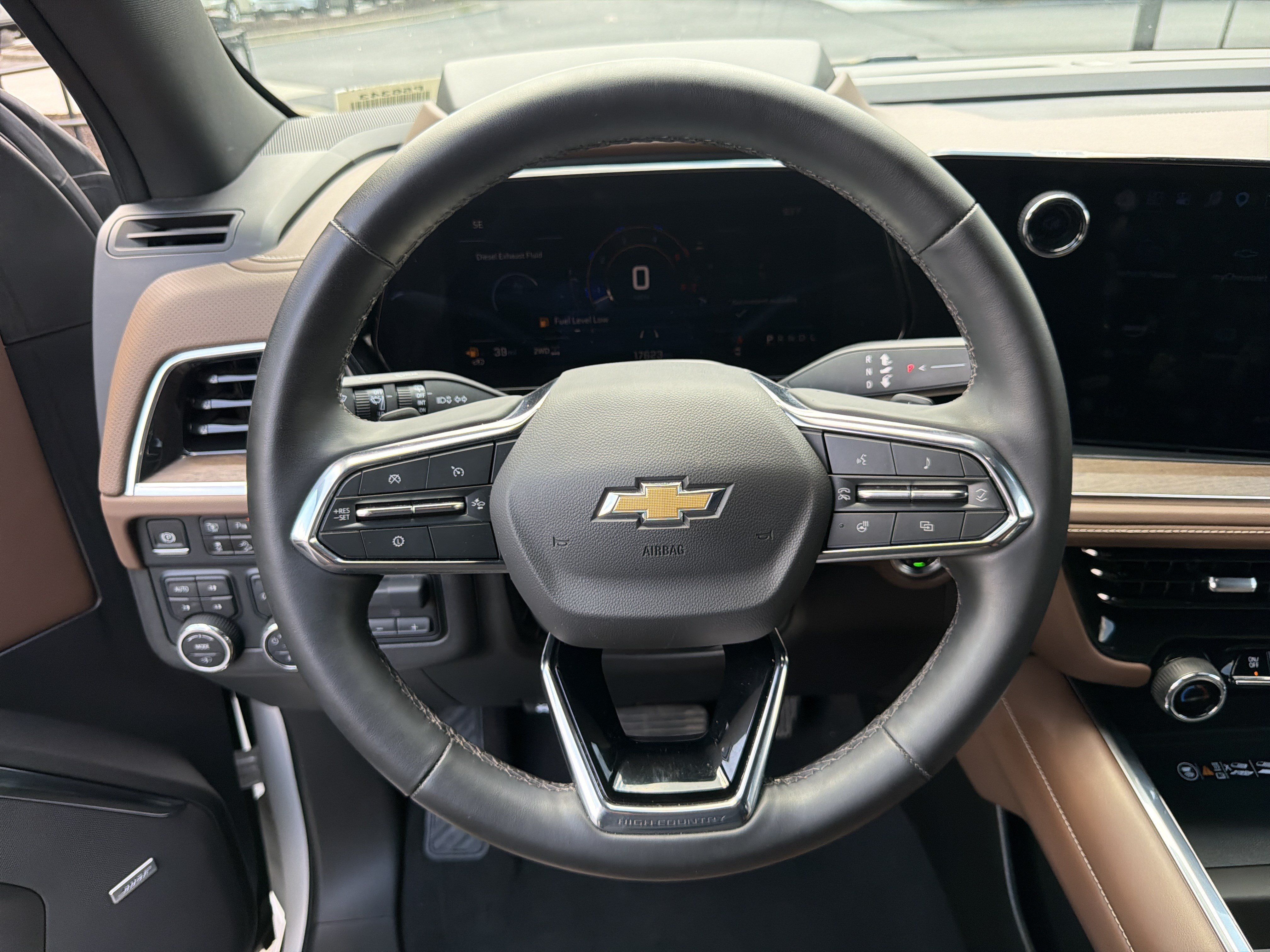 Used 2025 Chevrolet Tahoe High Country AWD/4WD image 11