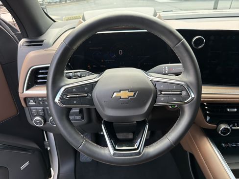 Used 2025 Chevrolet Tahoe High Country AWD/4WD image 11