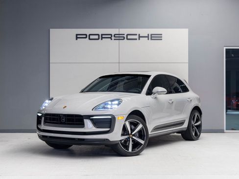 Certified 2026 Porsche Macan AWD/4WD image 1