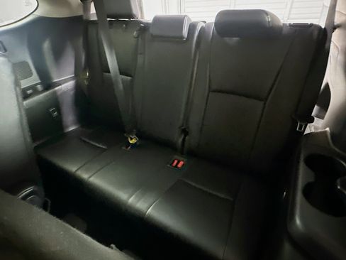 Used 2021 Toyota Highlander XLE FWD image 28