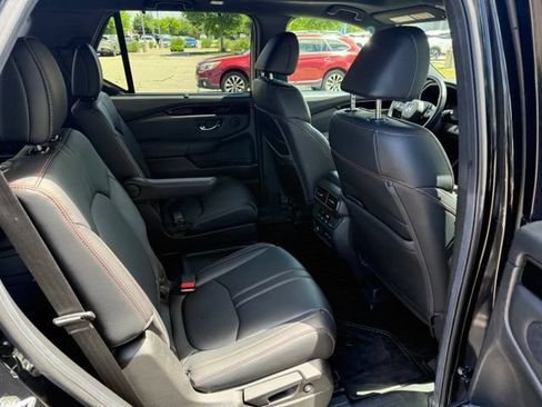 Used 2025 Honda Pilot TrailSport image 28