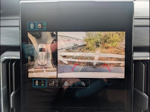 Used 2025 GMC Acadia Elevation image 11