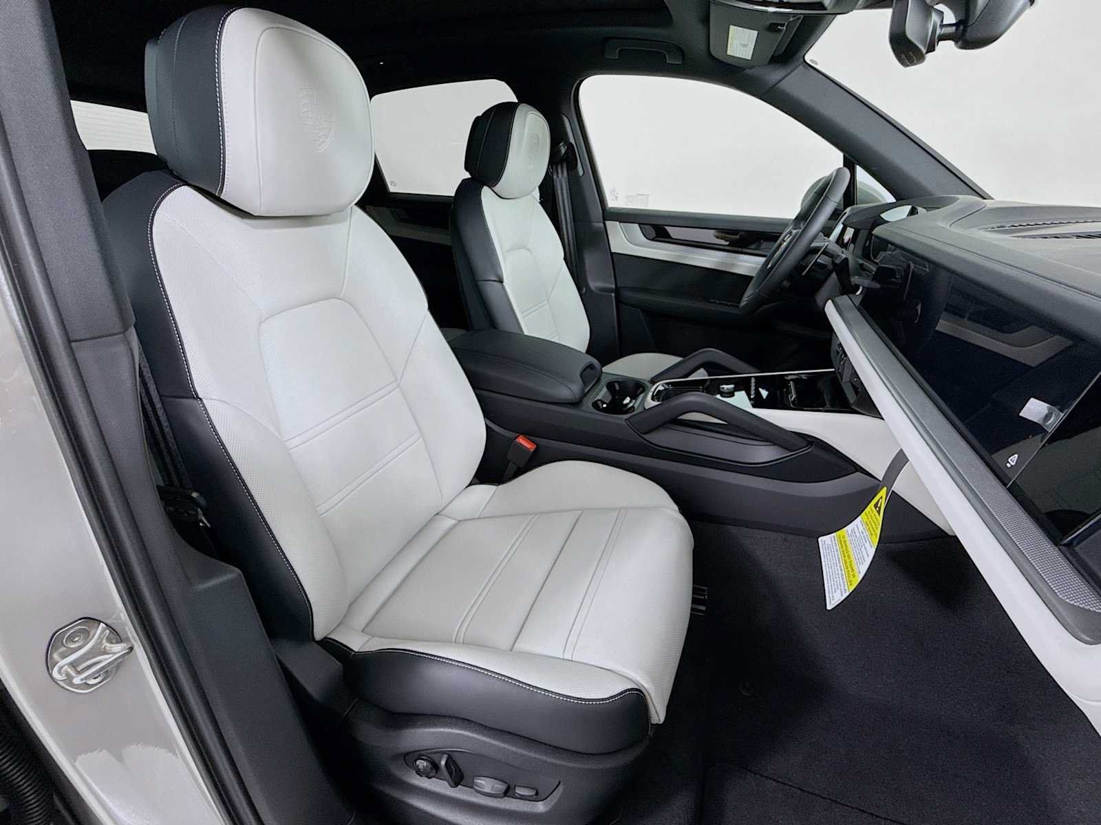 Used 2026 Porsche Cayenne AWD/4WD image 29