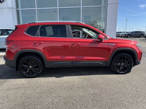 Certified 2023 Volkswagen Taos SE w/ Black Wheel Package image 8