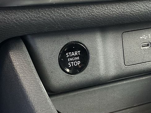 Used 2025 Nissan Rogue SV FWD image 24