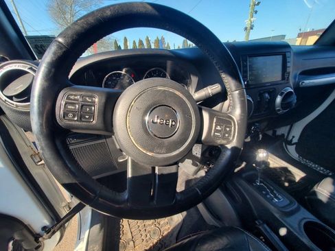 Used 2017 Jeep Wrangler Unlimited Rubicon w/ Cold Weather Group image 13