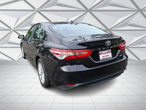 Used 2019 Toyota Camry LE FWD image 8