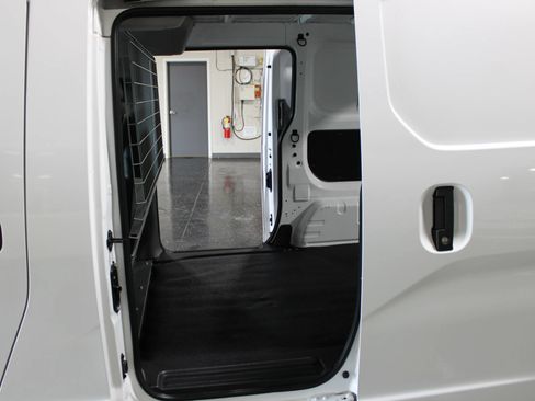 Used 2020 Nissan NV200 S FWD image 32