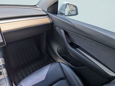 Used 2021 Tesla Model Y Long Range AWD/4WD image 16