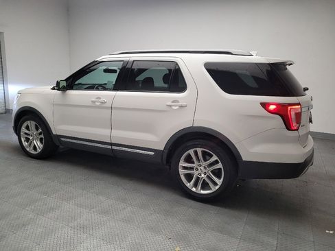 Used 2017 Ford Explorer XLT w/ Equipment Group 201A FWD image 3