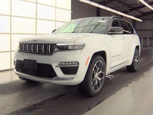 Used 2024 Jeep Grand Cherokee Summit AWD/4WD image 3