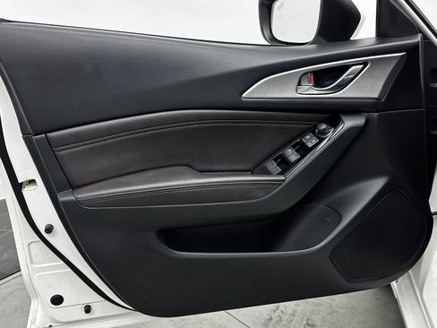 Used 2018 MAZDA MAZDA3 Touring image 8