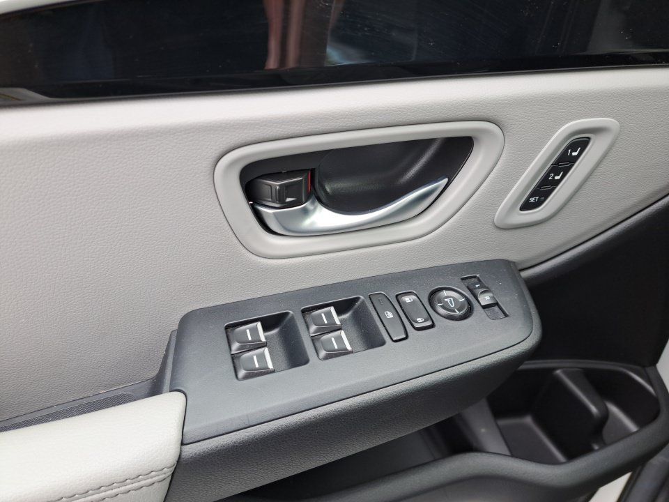 Used 2025 Honda Pilot Touring image 34