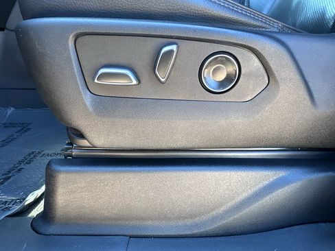 Used 2024 GMC Yukon XL Denali image 15