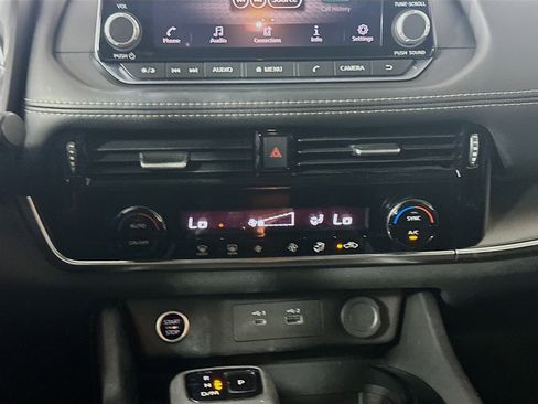 Used 2023 Nissan Rogue SV FWD image 23