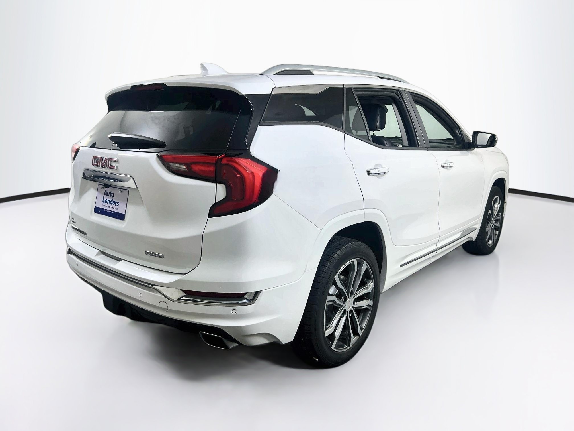 Used 2018 GMC Terrain Denali w/ Advanced Safety Package AWD/4WD image 5