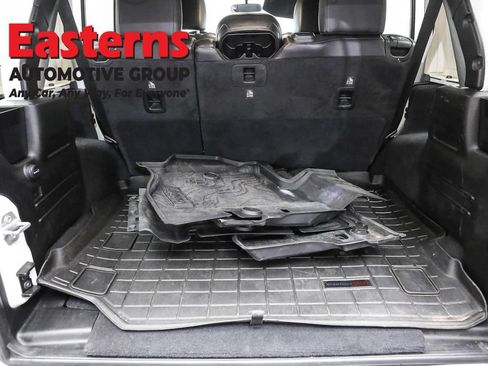 Used 2020 Jeep Wrangler Unlimited Rubicon w/ LED Lighting Group AWD/4WD image 9