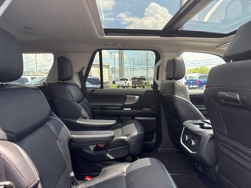 Used 2025 Ford Expedition Platinum AWD/4WD image 8