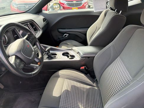 Used 2018 Dodge Challenger SXT RWD image 12