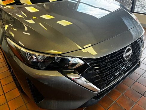 Used 2024 Nissan Sentra SV image 2