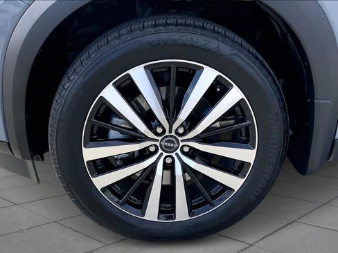 Used 2025 Nissan Pathfinder Platinum image 10