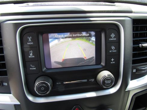 Used 2022 RAM 1500 Classic SLT AWD/4WD image 10