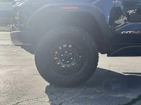 Used 2024 GMC Canyon AT4X w/ AT4X AEV Edition image 13