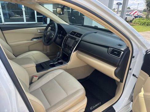 Used 2017 Toyota Camry XLE w/ Moonroof Package FWD image 13