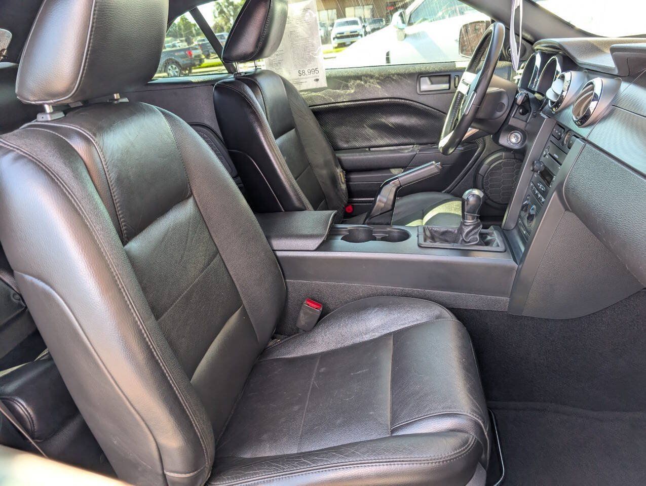 Used 2007 Ford Mustang Convertible RWD image 15