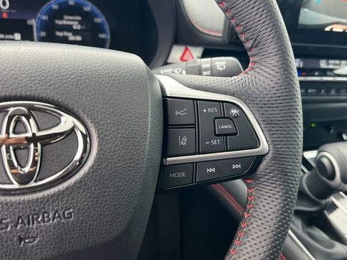 Used 2025 Toyota Sienna XSE image 23