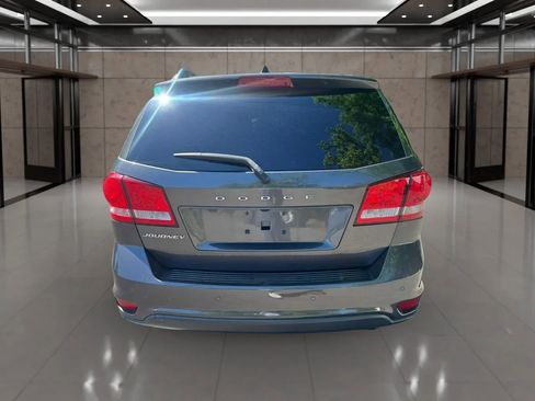 Used 2019 Dodge Journey SE FWD image 8