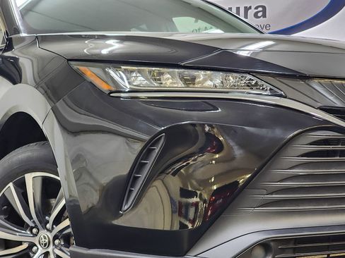 Used 2021 Toyota Venza LE AWD/4WD image 18