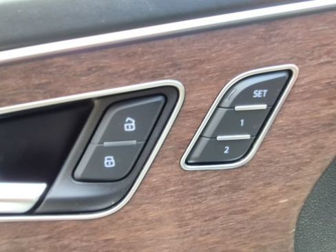 Used 2023 Audi Q8 Prestige w/ Prestige Package AWD/4WD image 13