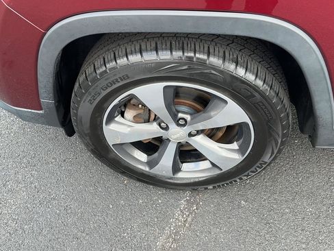 Used 2019 Jeep Cherokee Limited image 12