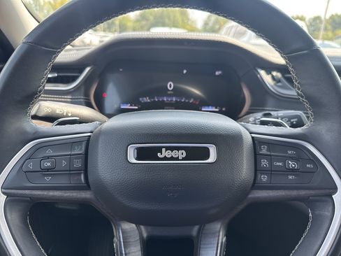 Used 2022 Jeep Grand Cherokee Limited AWD/4WD image 10